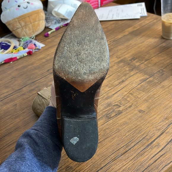 Vintage Justin Tan and Brown Western Cowboy Boots- 5 - Picture 8 of 11